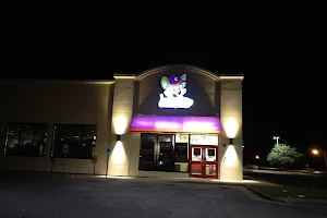 Chuck E. Cheese image