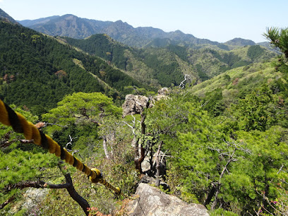 西タツガ岩