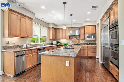 Doug Buenz REALTOR - 680 Doug Buenz Group image