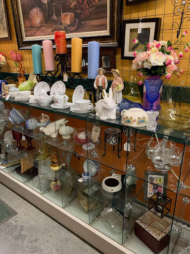 Community Clothes Closet, 1203 N 6th St, St Joseph, MO 64501, Thrift Store