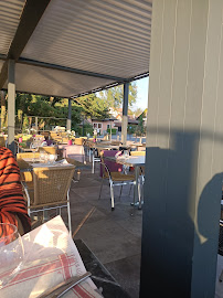 Atmosphère du Restaurant LES PIEDS DANS L'EAU à Anthy-sur-Léman - n°8