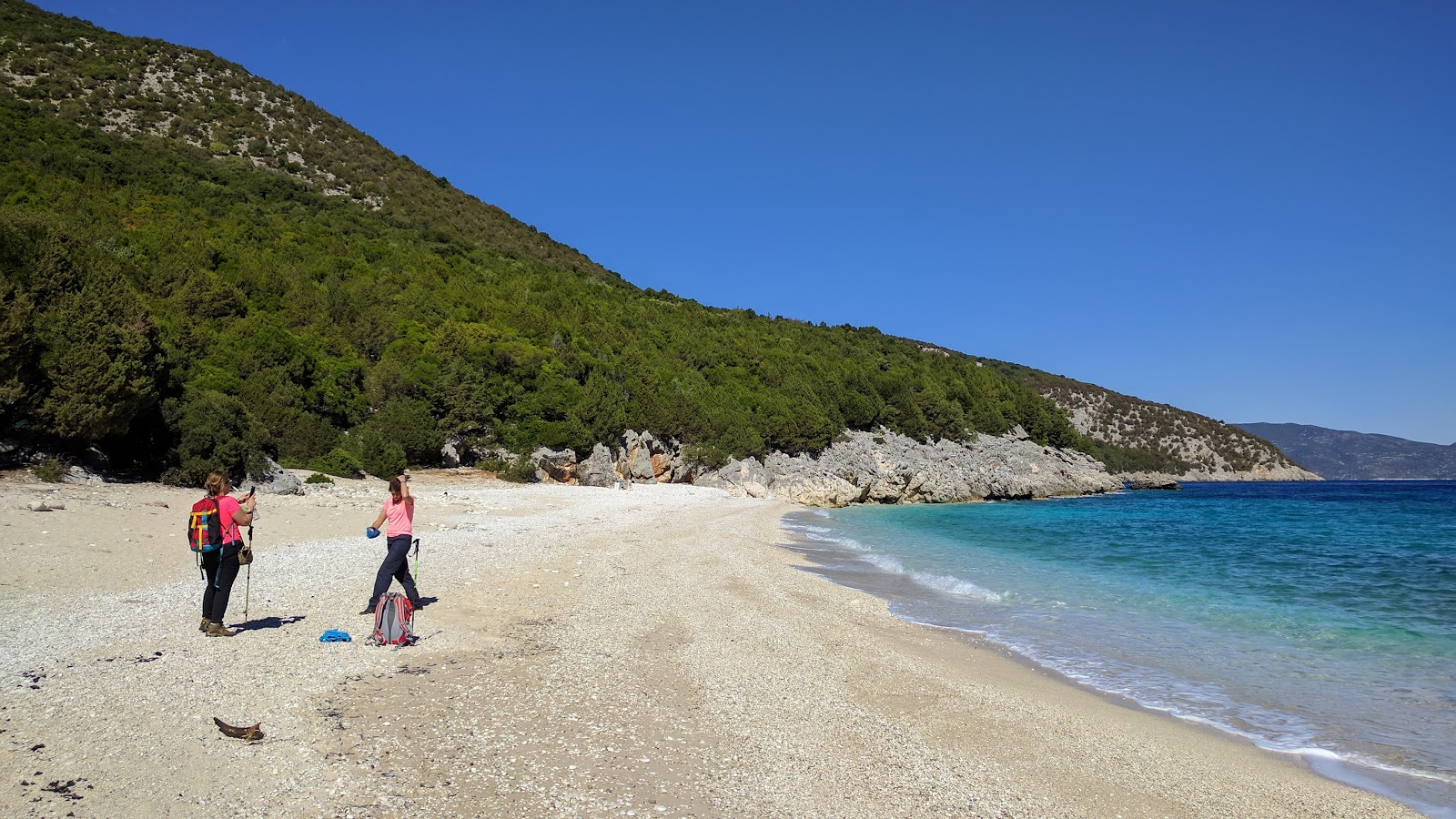 Zdjęcie Plaża Koutsoupia poparte klifami