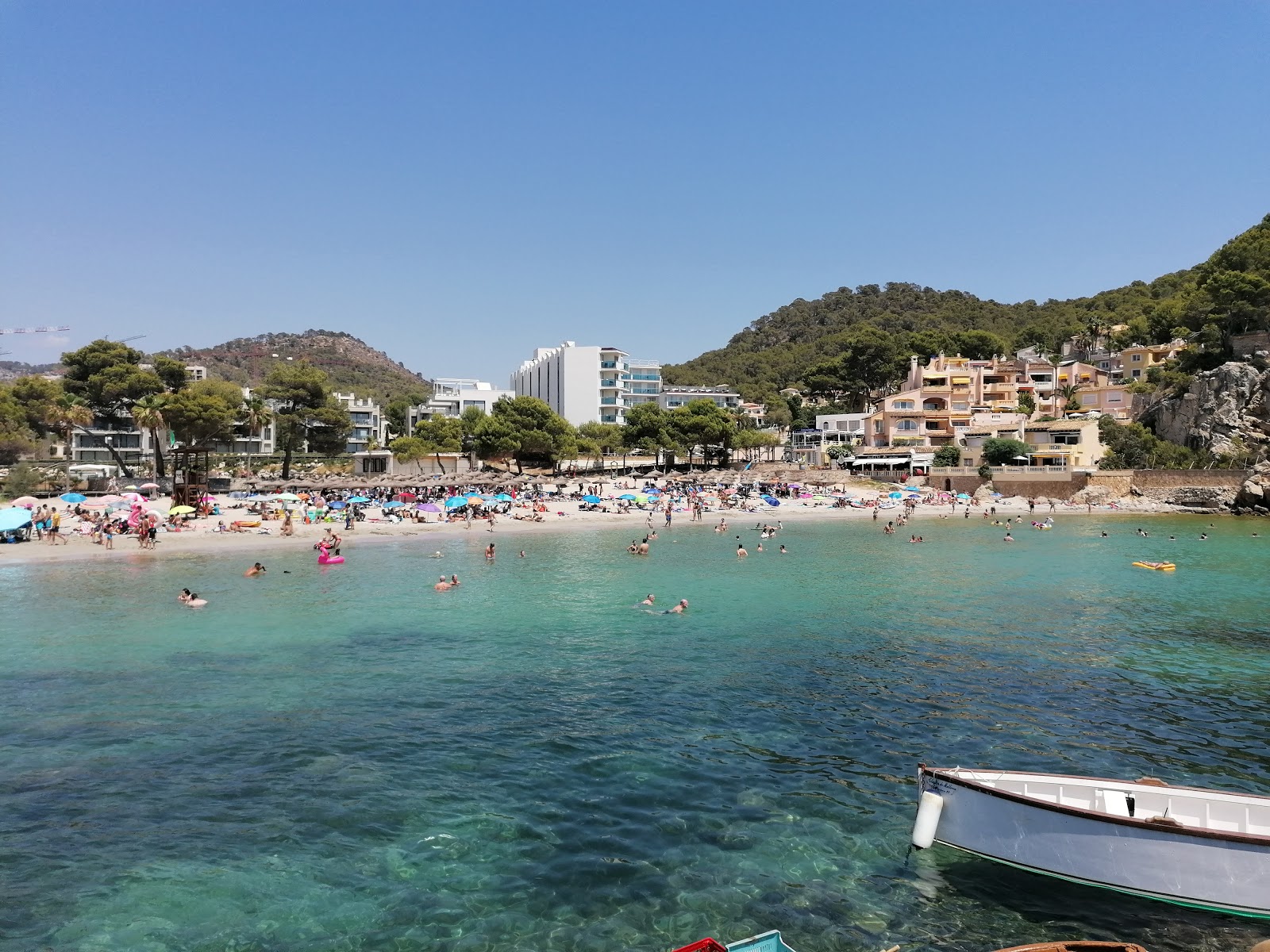 Foto van Camp De Mar beach met kleine baai