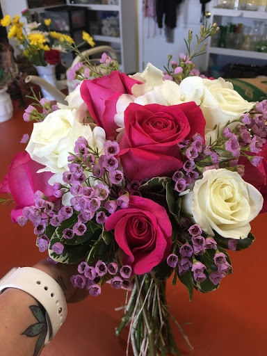 Coffee Shop «The Floral Grind Florist & Coffeehouse», reviews and photos, 10700 W Manslick Rd, Fairdale, KY 40118, USA