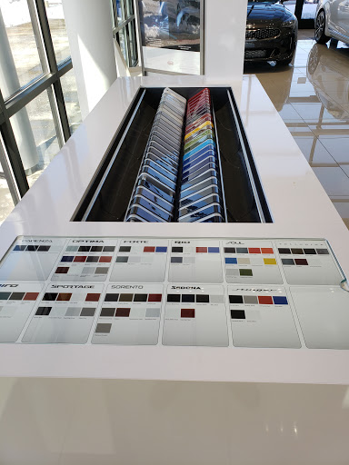 Car Dealer «Summit Place Kia», reviews and photos, 2200 Elizabeth Lake Rd, Waterford Twp, MI 48328, USA