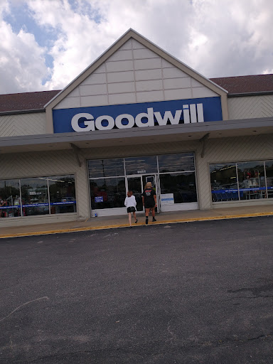 Thrift Store «Goodwill Colonial Heights Retail Store», reviews and photos