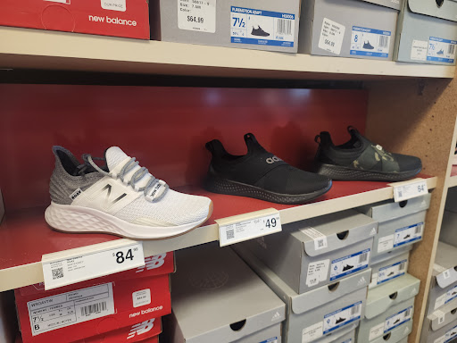 Shoe Store «Famous Footwear», reviews and photos, 1411 W Pacheco Blvd, Los Banos, CA 93635, USA