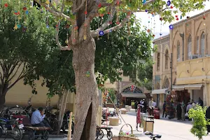 life tree shiraz | درخت زندگی شیراز image