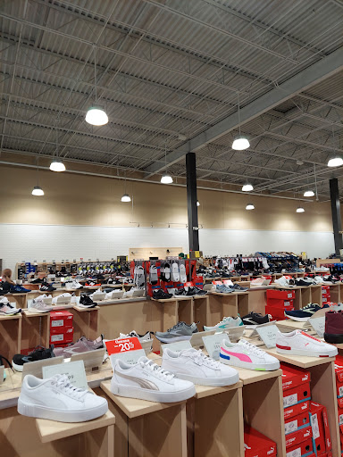 Shoe Store «DSW Designer Shoe Warehouse», reviews and photos, 10000 California St, Omaha, NE 68114, USA