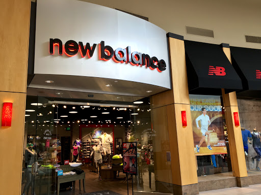 New Balance Alderwood, 3000 184th St SW #200, Lynnwood, WA 98037, USA, 