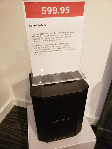 Home Audio Store «Bose Factory Store», reviews and photos, 5220 Fashion Outlets Way #2250, Rosemont, IL 60018, USA