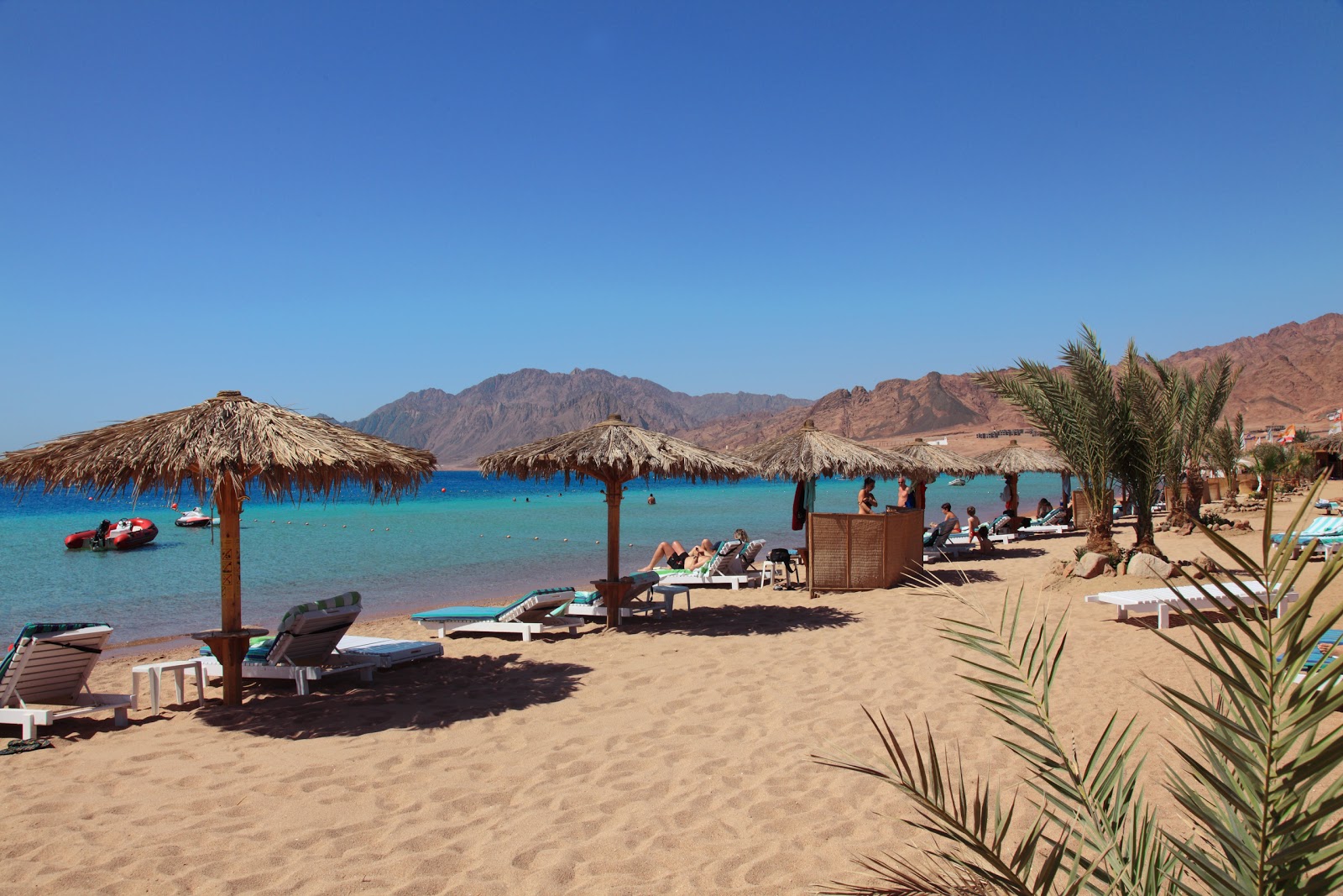 Foto di Dahab Lagoon beach e il suo bellissimo paesaggio