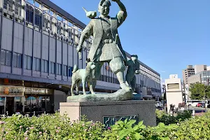 Statue of Momotaro image