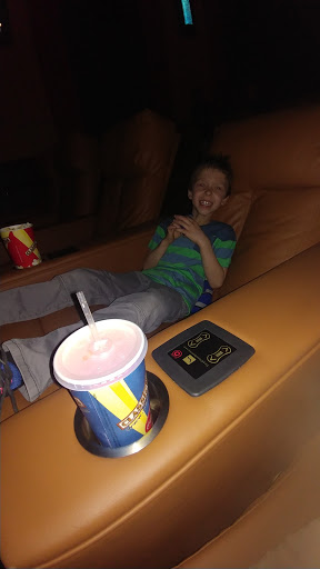 Movie Theater «Cinema 12 Theatre: Classic Cinemas», reviews and photos, 100 L W Besinger Dr, Carpentersville, IL 60110, USA