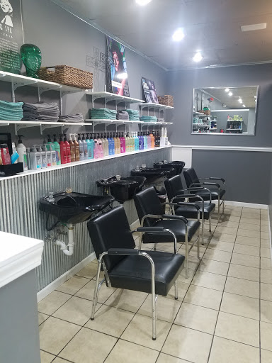 Beauty Salon «Hollywood Blonde Salon», reviews and photos, 140 N Kingshighway St, St Charles, MO 63301, USA