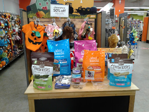 Pet Supply Store «Petco Animal Supplies», reviews and photos, 61-23 190th St, Fresh Meadows, NY 11365, USA