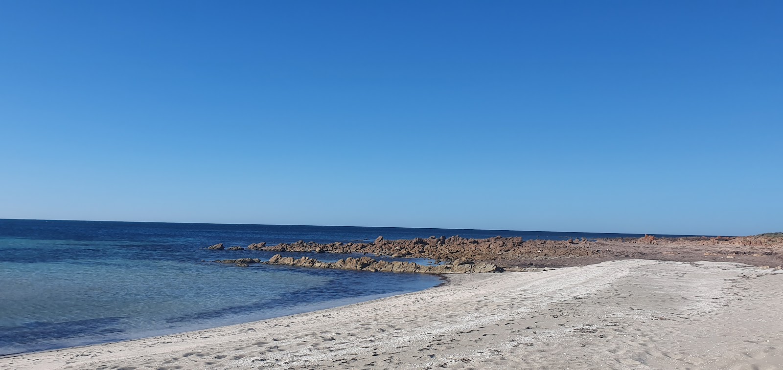 Burners Beach的照片 带有碧绿色纯水表面