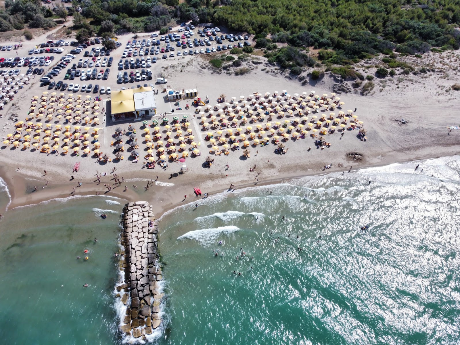 Fotografija Spiaggia dell'Acquarotta z modra voda površino