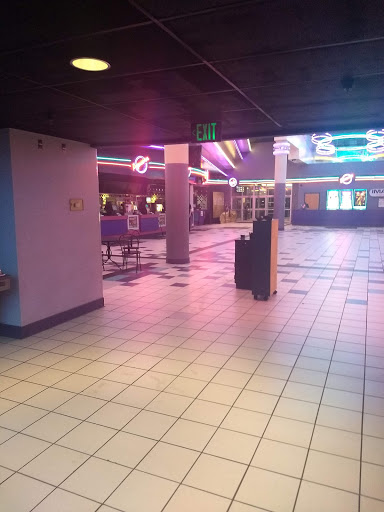 Movie Theater «Regal Cinemas Transit Center 18 & IMAX», reviews and photos, 6707 Transit Rd, Williamsville, NY 14221, USA