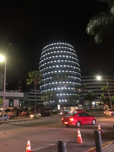 100 BP Business Plaza - Guayaquil
