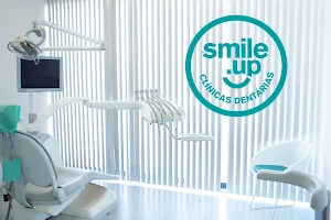 Smile.up Clinicas Dentarias Odivelas image
