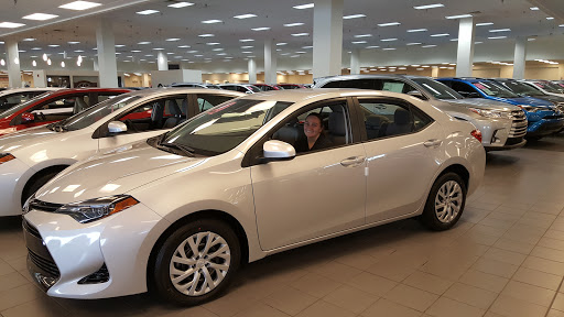 Toyota Dealer «Kings Toyota - New Cars, Indoor Showroom», reviews and photos, 4700 Fields Ertel Rd, Cincinnati, OH 45249, USA