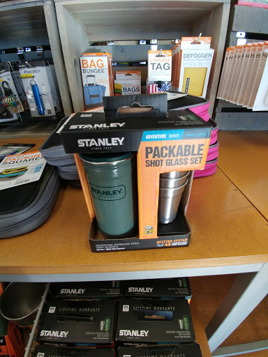 Shopping Mall «Johnson Creek Premium Outlets», reviews and photos, 575 Linmar Ln, Johnson Creek, WI 53038, USA