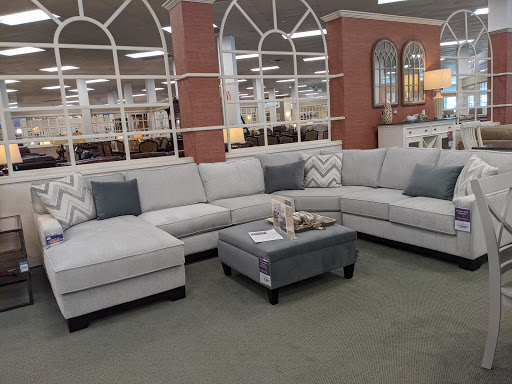 Furniture Store «Raymour & Flanigan Furniture and Mattress Store», reviews and photos, 895 E Gate Blvd, Garden City, NY 11530, USA