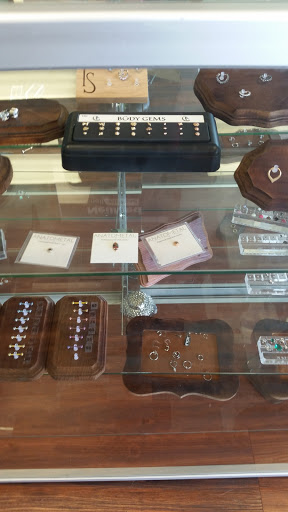 Tattoo Shop «Evil Twins Piercing Studio», reviews and photos, 215 N Stockwell Rd, Evansville, IN 47715, USA