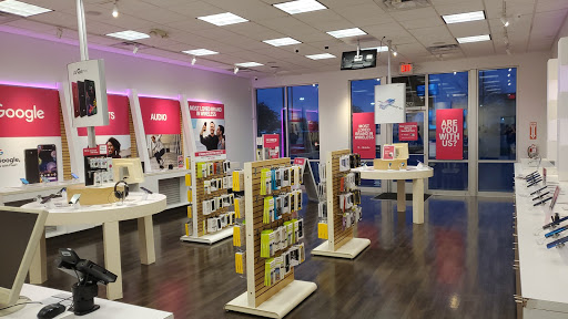 Cell Phone Store «T-Mobile Heath», reviews and photos, 175 Central Pkwy A, Heath, OH 43056, USA