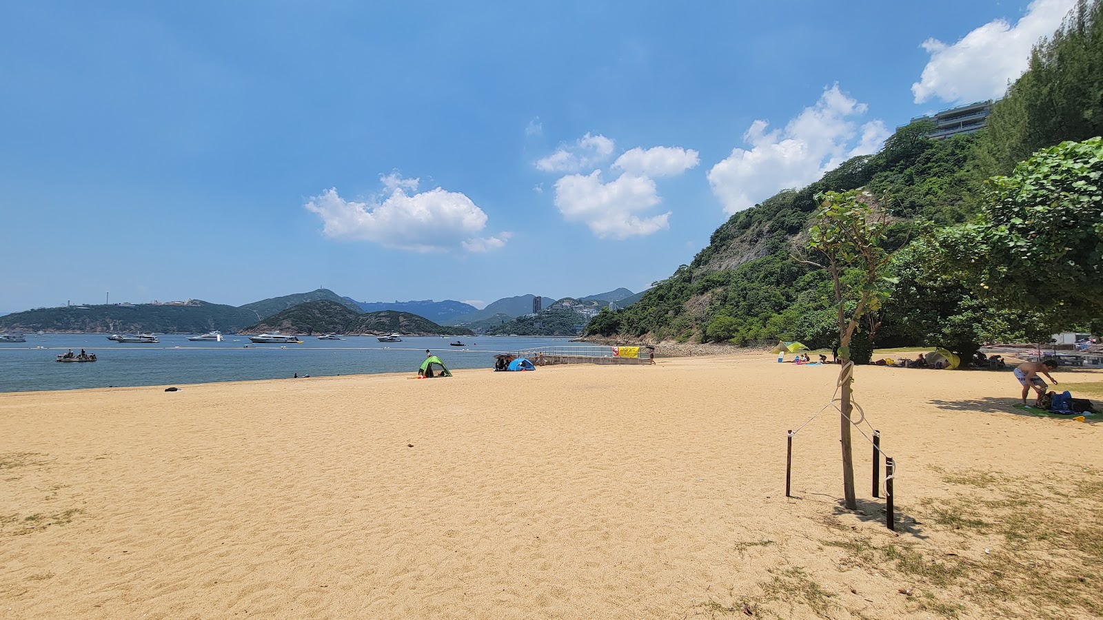 Foto von South Bay Beach mit heller sand Oberfläche