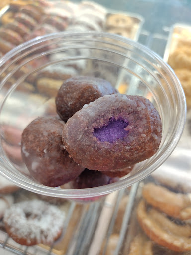 Donut Shop «Fluffy Donuts & Sandwich Shop», reviews and photos, 757 Russell Blvd # 2, Davis, CA 95616, USA