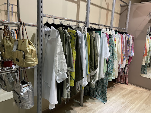 Magasin de vêtements pour femmes Les Copines Arras