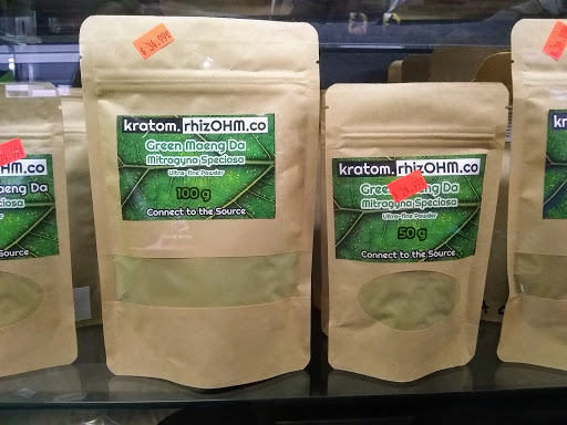 Tobacco Shop «Clock Town Smoke Shop/It Is Vapor Express», reviews and photos, 1039 High St, Auburn, CA 95603, USA