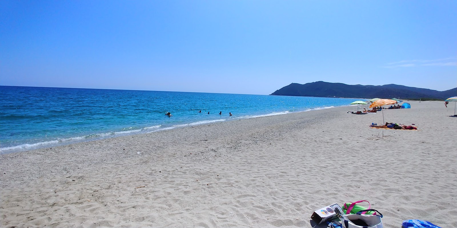 Φωτογραφία του Spiaggia di Murtas II με καθαρό μπλε νερό επιφάνεια