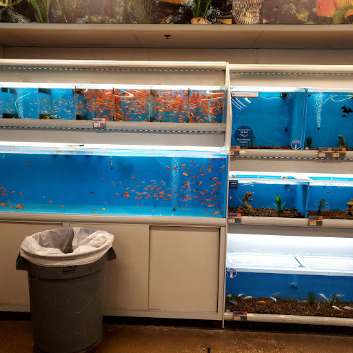 Pet Supply Store «PetSmart», reviews and photos, 2861 Veterans Memorial Pkwy, St Charles, MO 63303, USA