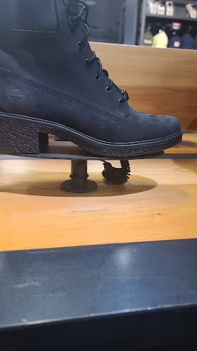 Shoe Store «Timberland Factory Store», reviews and photos, 651 Kapkowski Rd #2034, Elizabeth, NJ 07201, USA