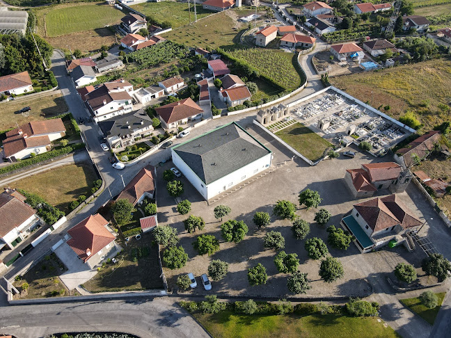 Avaliações doIgreja Paroquial de São Salvador do Campo em Santo Tirso - Igreja