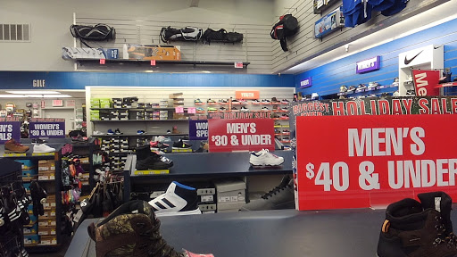 Sporting Goods Store «Big 5 Sporting Goods», reviews and photos, 3420 Arden Way, Sacramento, CA 95825, USA