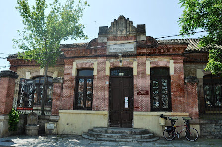 Biblioteca Juan de Mena C. de San Francisco, 19, 28180 Torrelaguna, Madrid, España