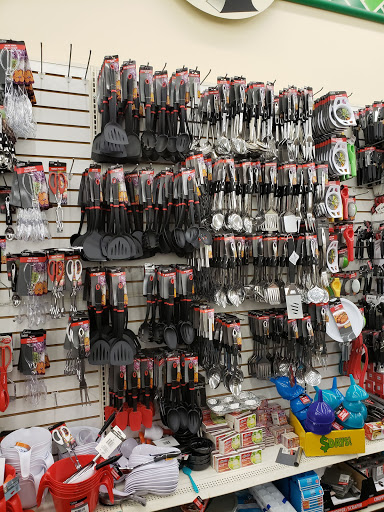 Dollar Store «Dollar Tree», reviews and photos, 1755 Mt Hood Ave #110, Woodburn, OR 97071, USA