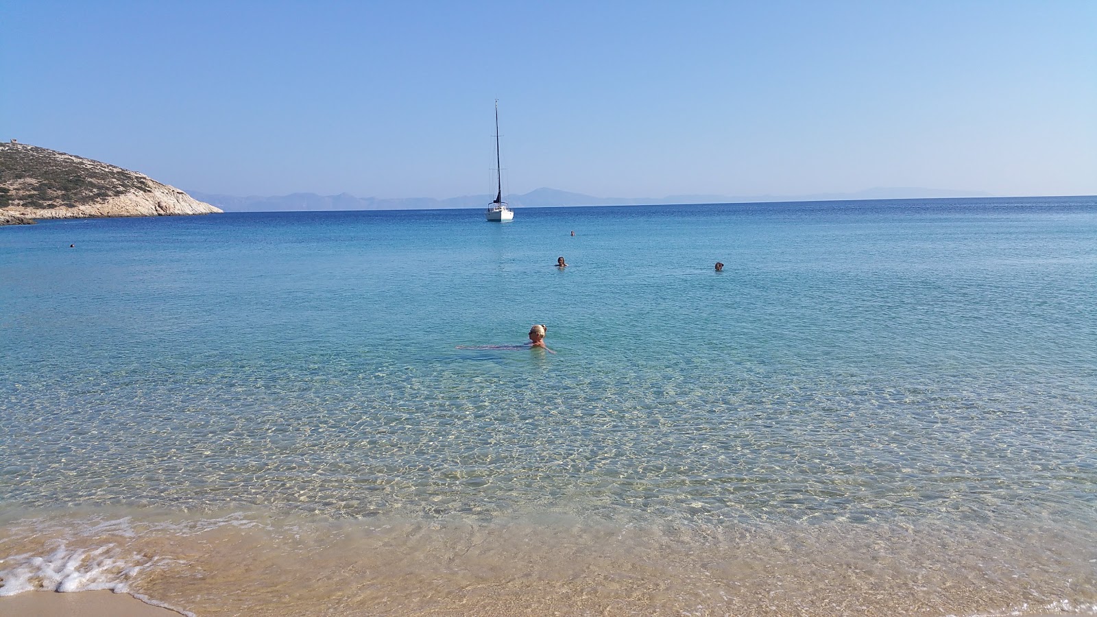 Photo of Kedros beach and its beautiful scenery