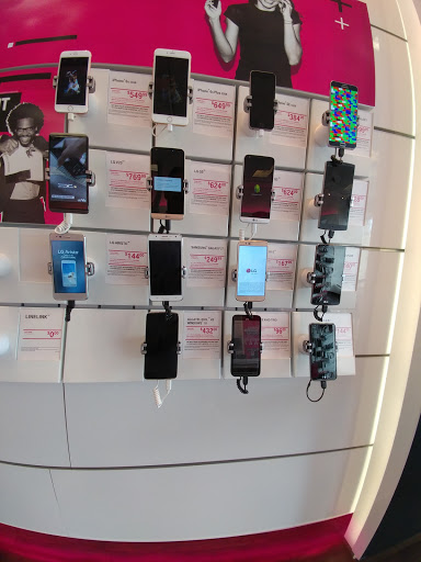 Cell Phone Store «T-Mobile», reviews and photos, 32 Parsonage Rd, Edison, NJ 08837, USA