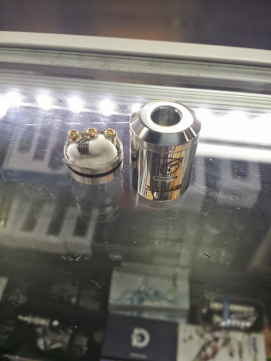 Tobacco Shop «THE GREENMILE VAPE & SMOKE SHOP», reviews and photos, 2014 W Bullard Ave, Fresno, CA 93711, USA