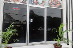 New Handi Family Restaurant image