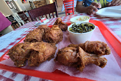 Gus's World Famous Fried Chicken