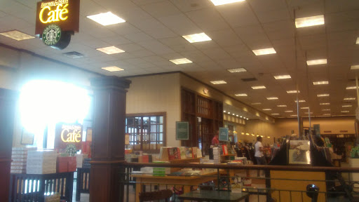 Book Store «Barnes & Noble», reviews and photos, 235 Union St, Waterbury, CT 06706, USA