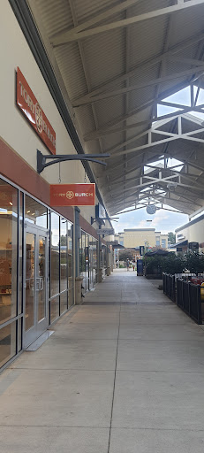 Clothing Store «The North Face Outlet», reviews and photos, 127 Premium Outlets Dr #633, Monroe, OH 45050, USA