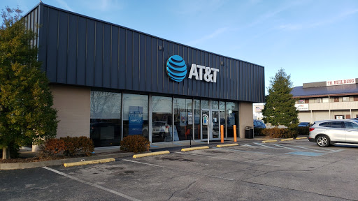 Cell Phone Store «AT&T», reviews and photos, 709 Lewis And Clark Parkway, Clarksville, IN 47129, USA