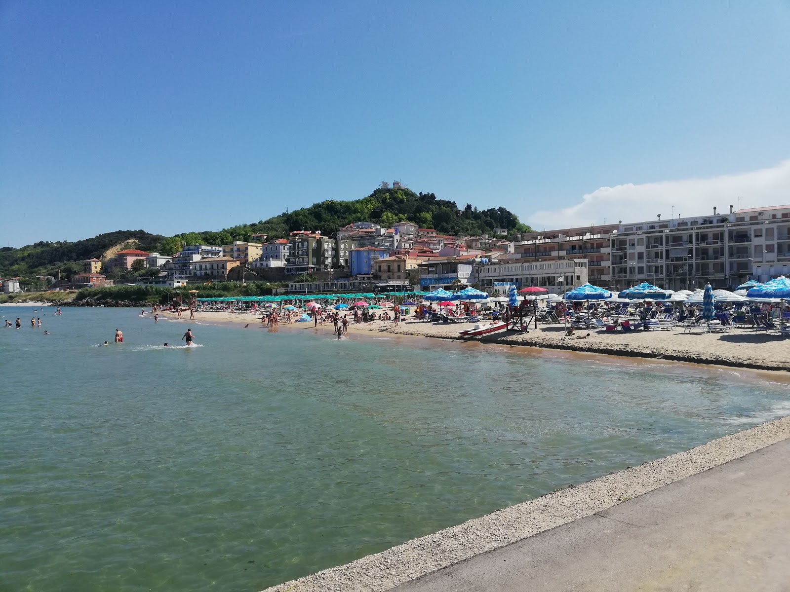 San Vito Marina Beach的照片 带有宽敞的海岸线